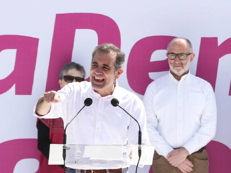 Ayer se realizó la marcha por la democracia; Córdova dio el discurso de la misma