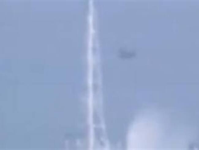 Helicópteros arrojan agua para enfriar reactor en Japón