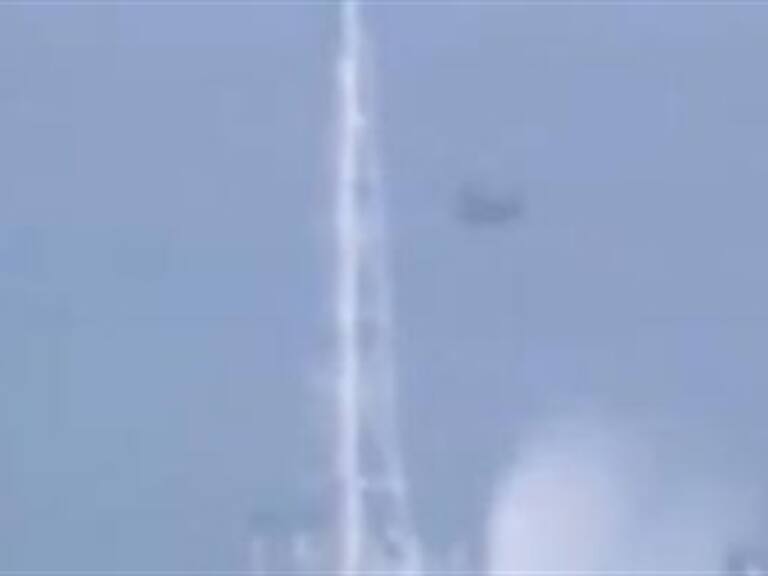 Helicópteros arrojan agua para enfriar reactor en Japón