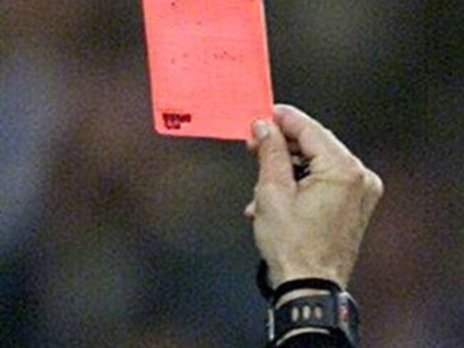 Analiza Platini que haya más árbitros en el terreno de juego