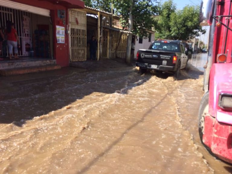 Inundación en Tlaquepaque fue por desbordamiento de una presa: PC; falta limpieza en el drenaje: vecinos