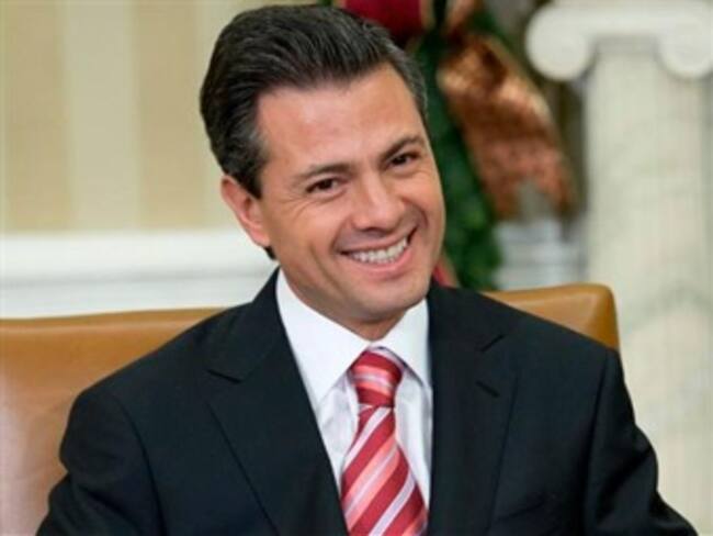 Felicita Peña Nieto a periodistas mexicanos