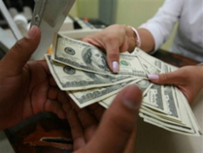 Hasta en 13.78 pesos cotiza dólar