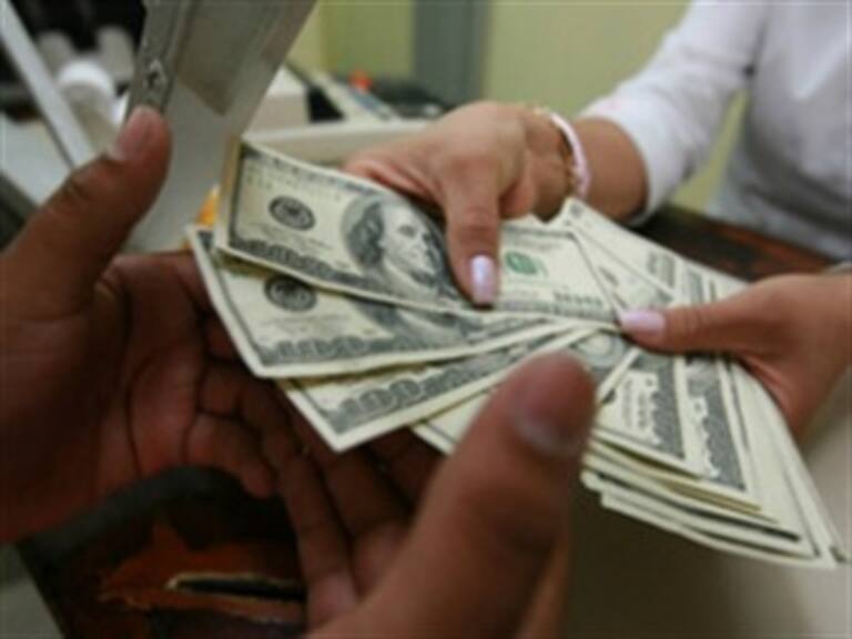 Hasta en 13.78 pesos cotiza dólar