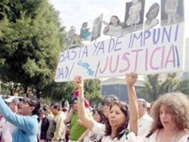 Recuerdan impunidad a Calderón, papás ABC