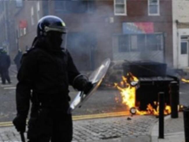 Estudia Reino Unido imponer toques de queda para evitar disturbios