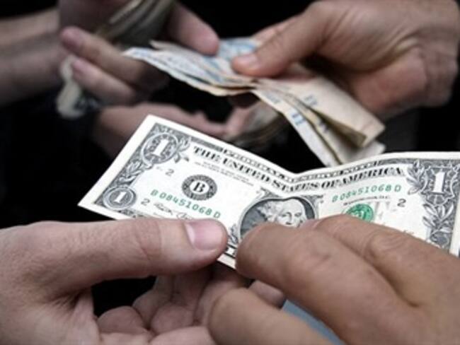 Ofrecen dólar en $13.02 en promedio en el AICM