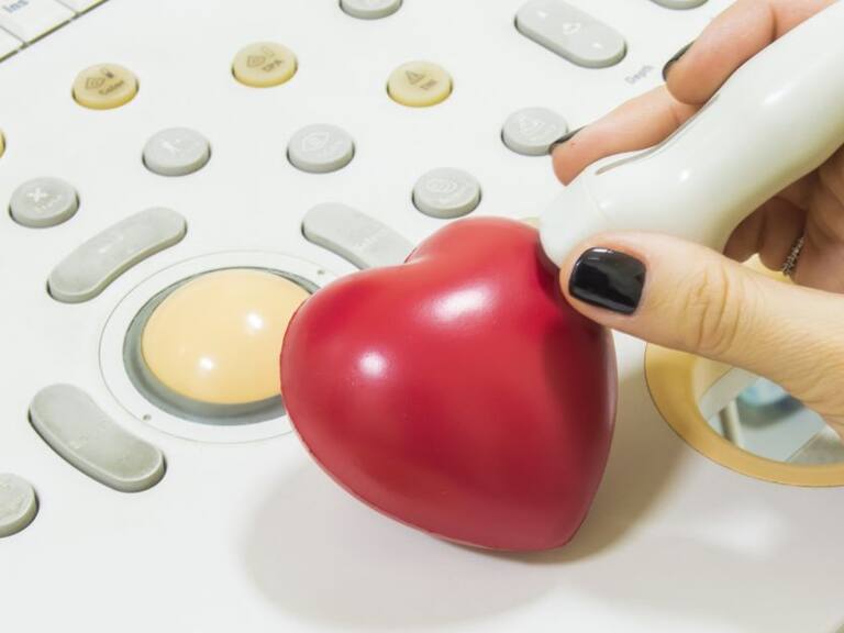 El síndrome de corazón roto es provocado por un acontecimiento físico o emocional extremadamente estresante