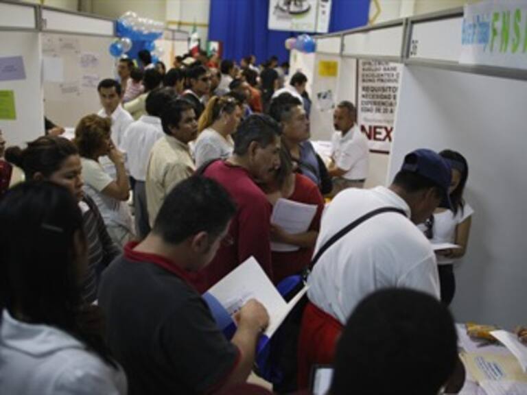 Baja desempleo a 5.68%