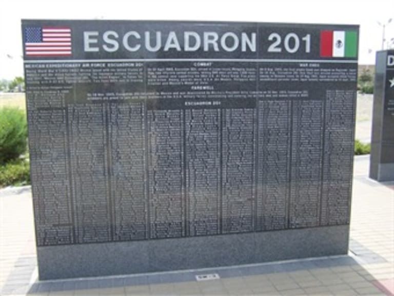 Sedena recuerda a pilotos del Escuadrón 201