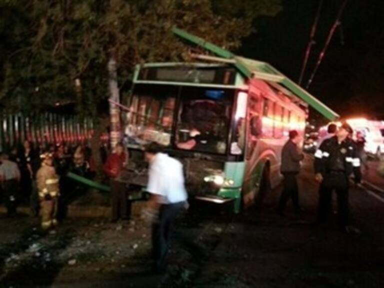 Deja más de 30 lesionados choque de trolebús
