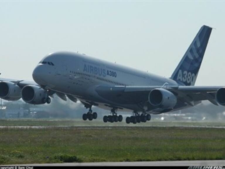 Interceptan avión ilegal en espacio aéreo de Davos