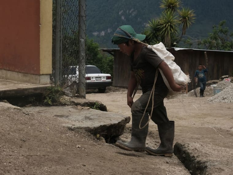 Abandonan clases la mitad de estudiantes más pobres de Chiapas