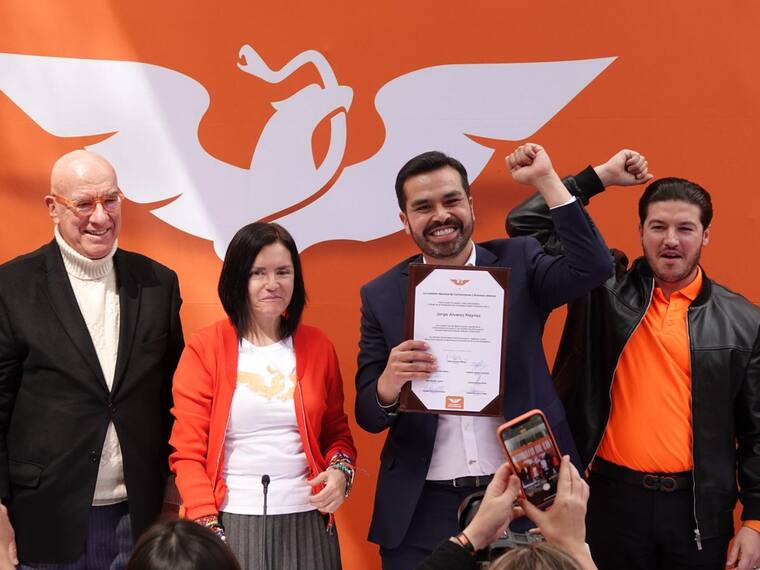 Ayer fue oficialmente presentado como precandidato a la presidencia por Movimiento Ciudadano