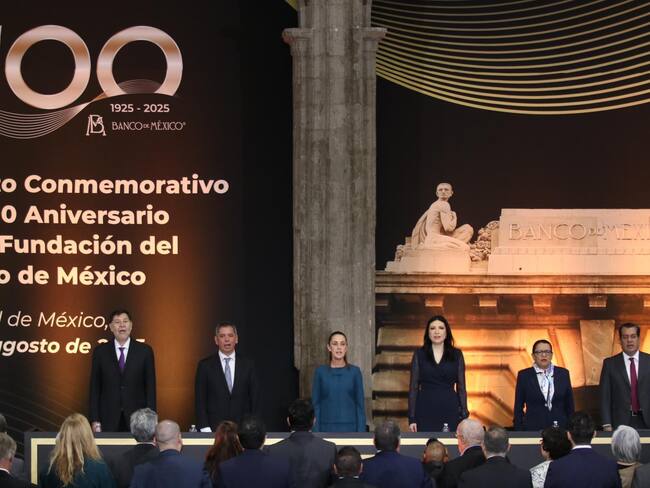 Sheinbaum reconoce autonomía de Banxico en su 100 aniversario y respalda su papel ante la incertidumbre