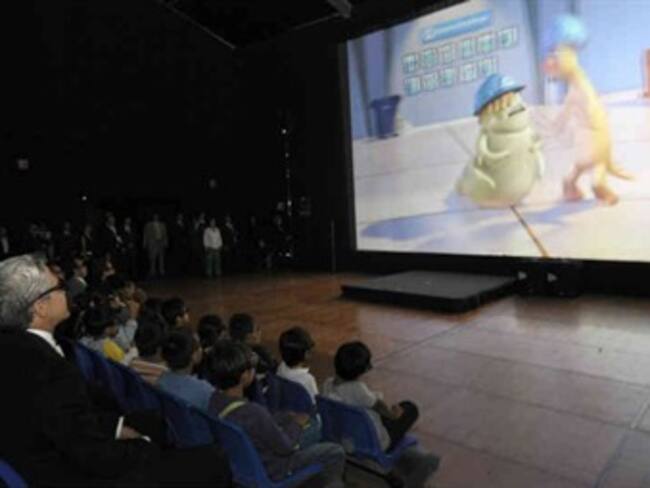 Salas 3D en el Zócalo Capitalino . Carlos Meneses , director General de Gobierno del DF