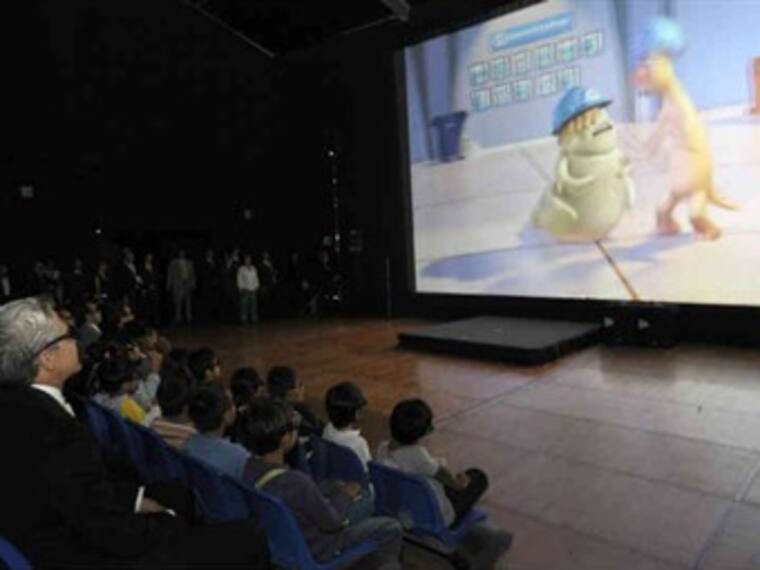 Salas 3D en el Zócalo Capitalino . Carlos Meneses , director General de Gobierno del DF