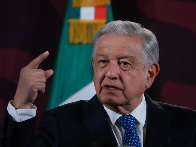 “Mundo al revés… #AMLOnarcotraficante… si no soy Calderón”: López Obrador