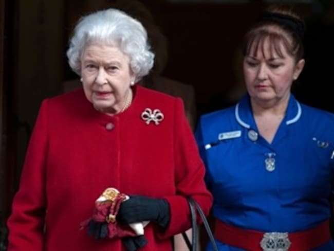 Abandona el hospital Reina de Inglaterra