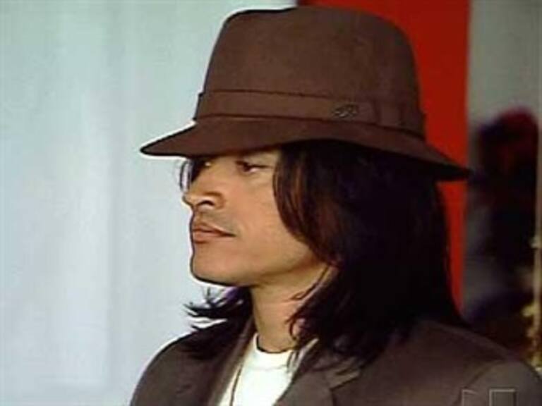 Acusan al cantante boricua Elvis Crespo de masturbarse en avión