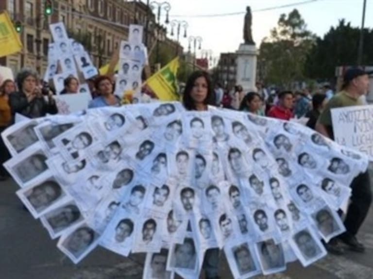 Secuestran normalistas de Durango vehículos por Ayotzinapa