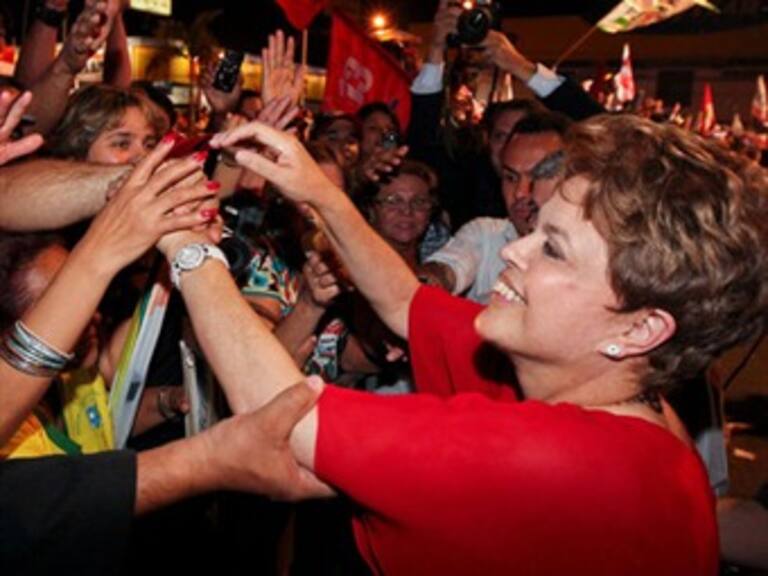 Liderea Dilma Rousseff encuestas a tres meses de comisios en Brasil