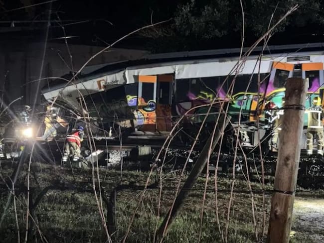 Otro accidente de tren en España: un maquinista murió y hay 37 heridos tras chocar en Gelida, Cataluña