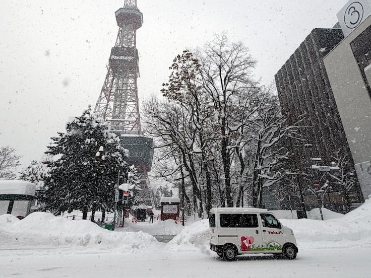 Supertormenta causa alerta en Japón, van más de 30 muertos bajo la nieve