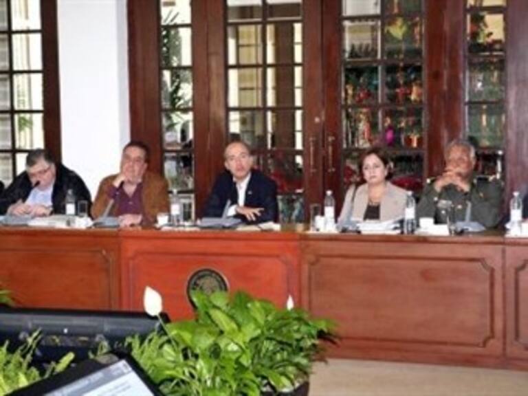 Por LyFC, Calderón se reúne con gabinete