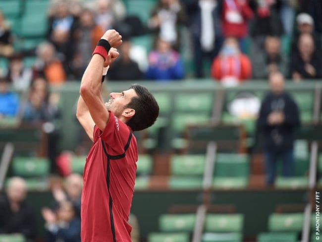 Novak Djokovic clasifica a cuartos de final de Roland Garros