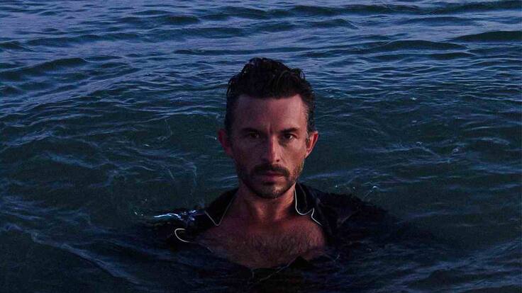 Jonathan Bailey es coronado como ‘El Hombre Más Sexy del Mundo’ 2025; ¿Quién es?