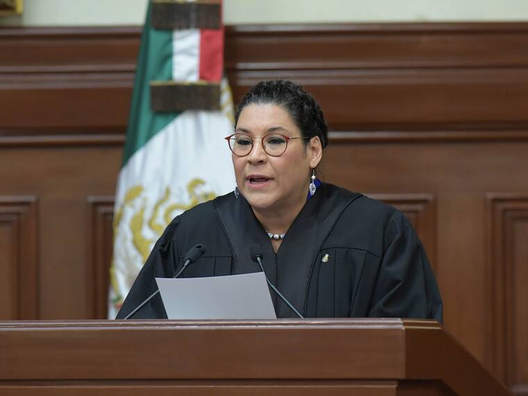 Continúan protestas frente a sede del Senado.