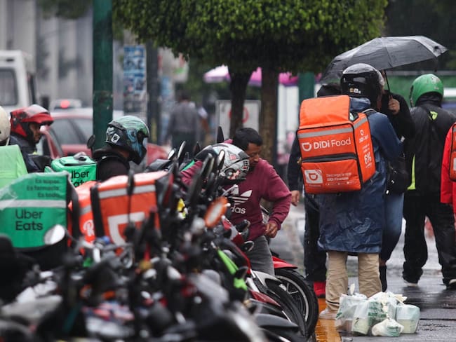 Repartidores de plataformas exigen frenar la extorsión policíaca