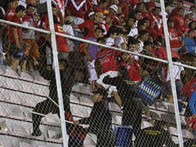 Detienen a 356 personas en victoria de Chivas ante la 'U'