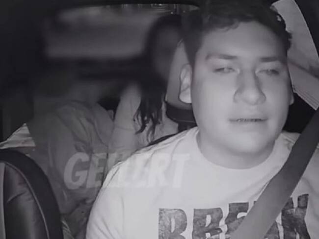 Mujer abandona a su amiga ebria y dormida en un Uber: “Para qué toma, no es mi problema”