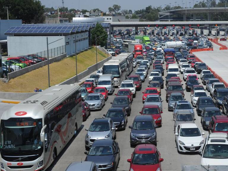 Toman autopista México-Cuernavaca con cobro de cuotas voluntarias