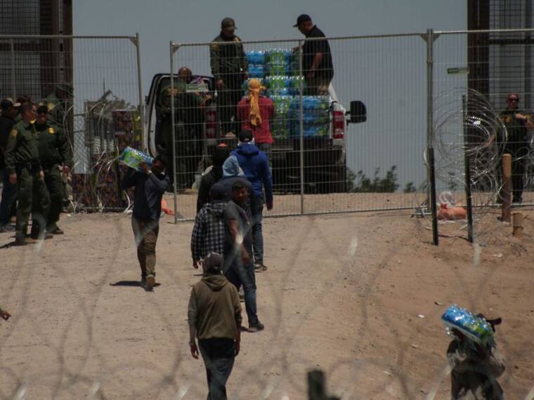 Hace 10-20 años uno se cruzaba y trataba de esquivar a la patrulla fronteriza, ahora la gente cruza y se entrega