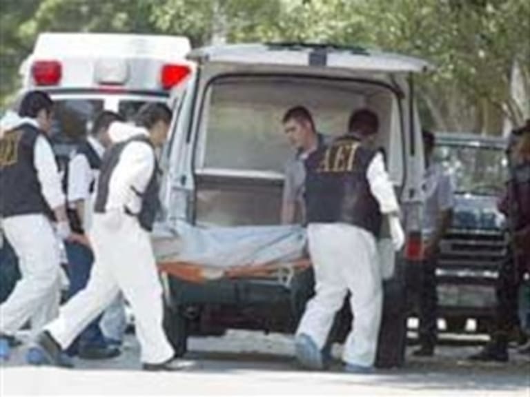 Encuentran a tres policías muertos en ciudad fronteriza