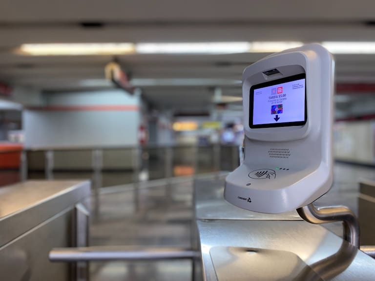 Usuarios podrán pagar metro y otros transportes con tarjeta virtual desde su teléfono móvil