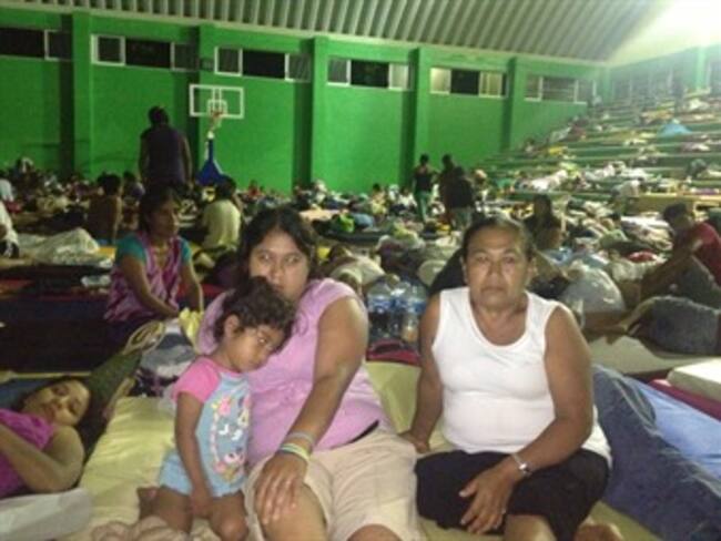 Arriban a albergue de Acapulco damnificados de 'La Pintada'
