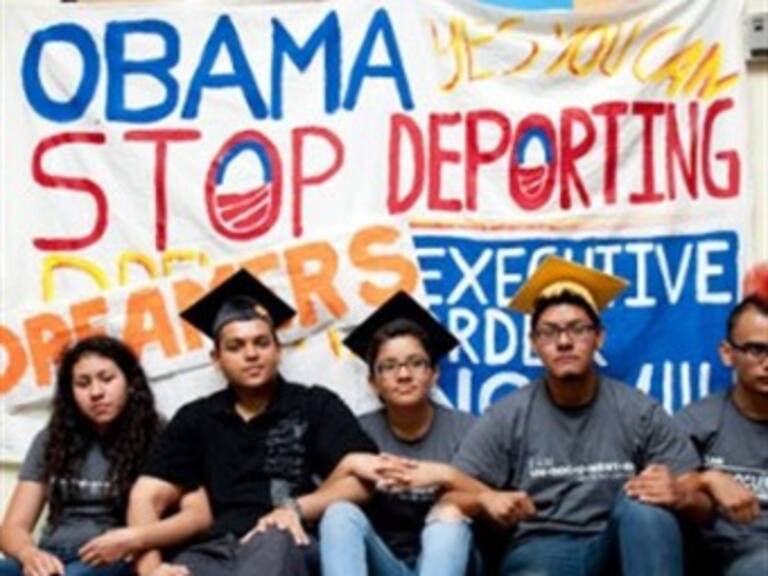EU aprueba primer aplazamiento a deportaciones para jóvenes