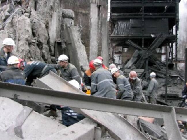 Deja 18 muertos explosión en mina de carbón de Rusia