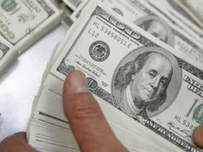 Baja dólar en bancos de la capital mexicana, se vende en $12.85