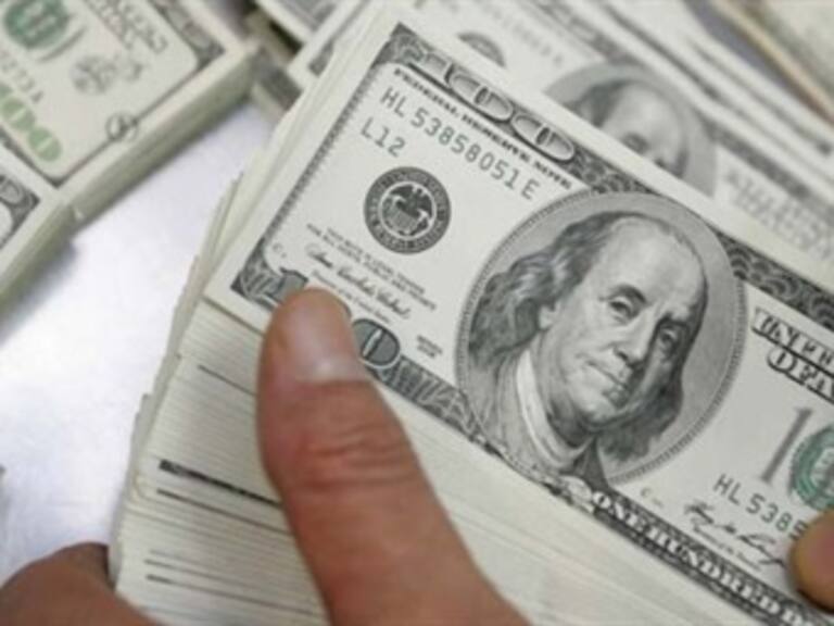 Baja dólar en bancos de la capital mexicana, se vende en $12.85