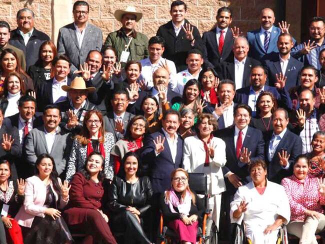 Respaldan legisladores a Delfina Gómez en plenaria de Morena