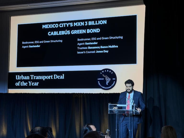 Juan Pablo De Botton Falcón en el marco de la entrega del Premio Internacional por Bono Verde.