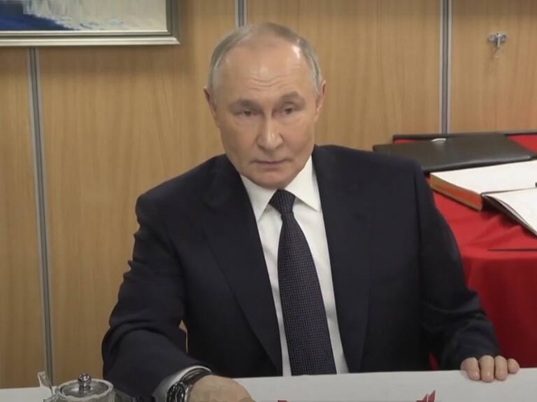 Putin propone sustituir a Zelenski con un gobierno temporal.