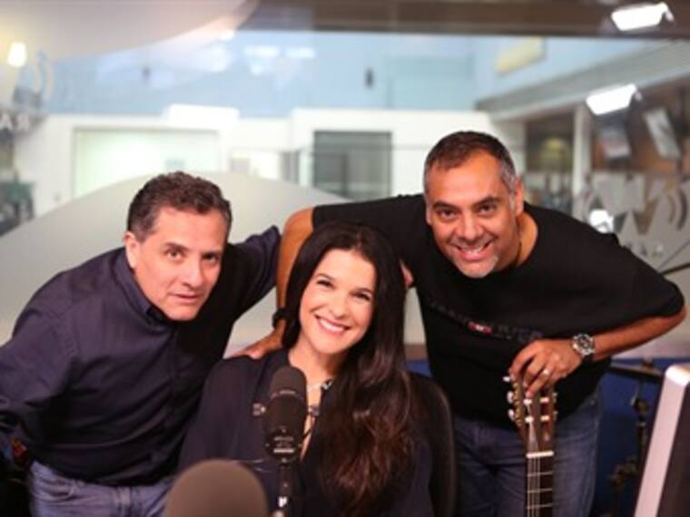 'Entre Filios', los hermanos de la comedia, las guitarras y las voces con Martha Debayle