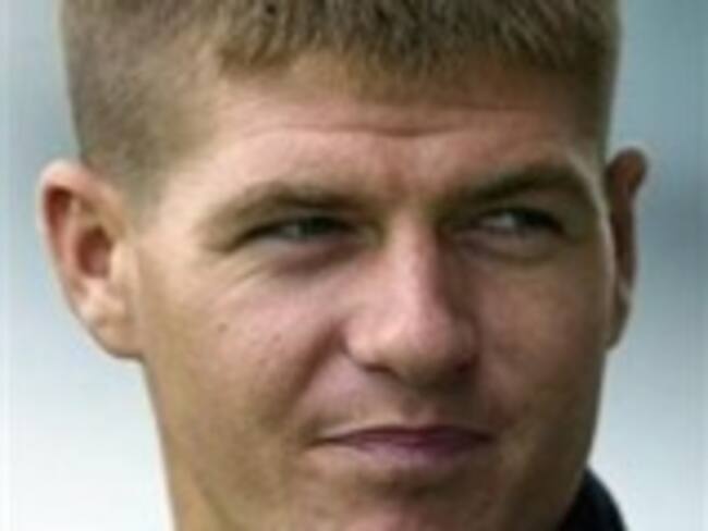 Entrena Steven Gerrard con Liverpool tras su detención