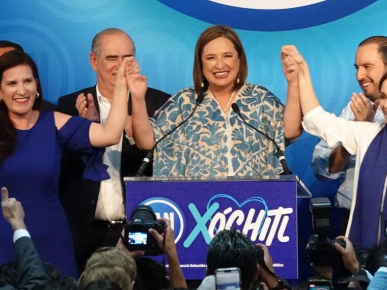 Xóchitl se registra como precandidata del PAN a la presidencia.